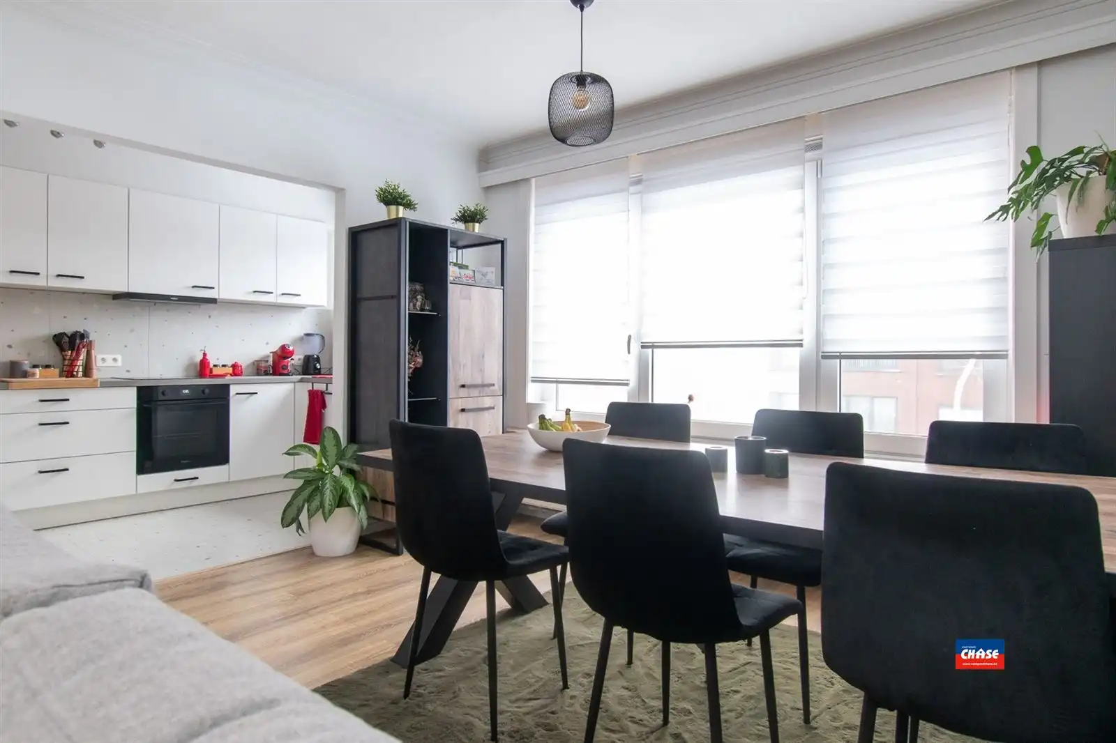 Instapklaar 2-slaapkamer appartement met terras foto 4