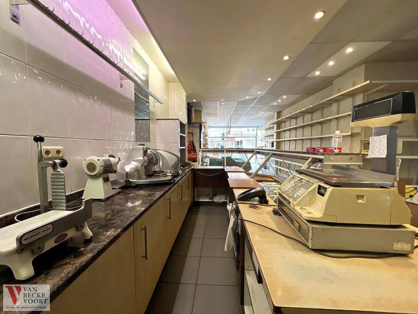 Handelsgelijkvloers met woonst 314m² foto 5