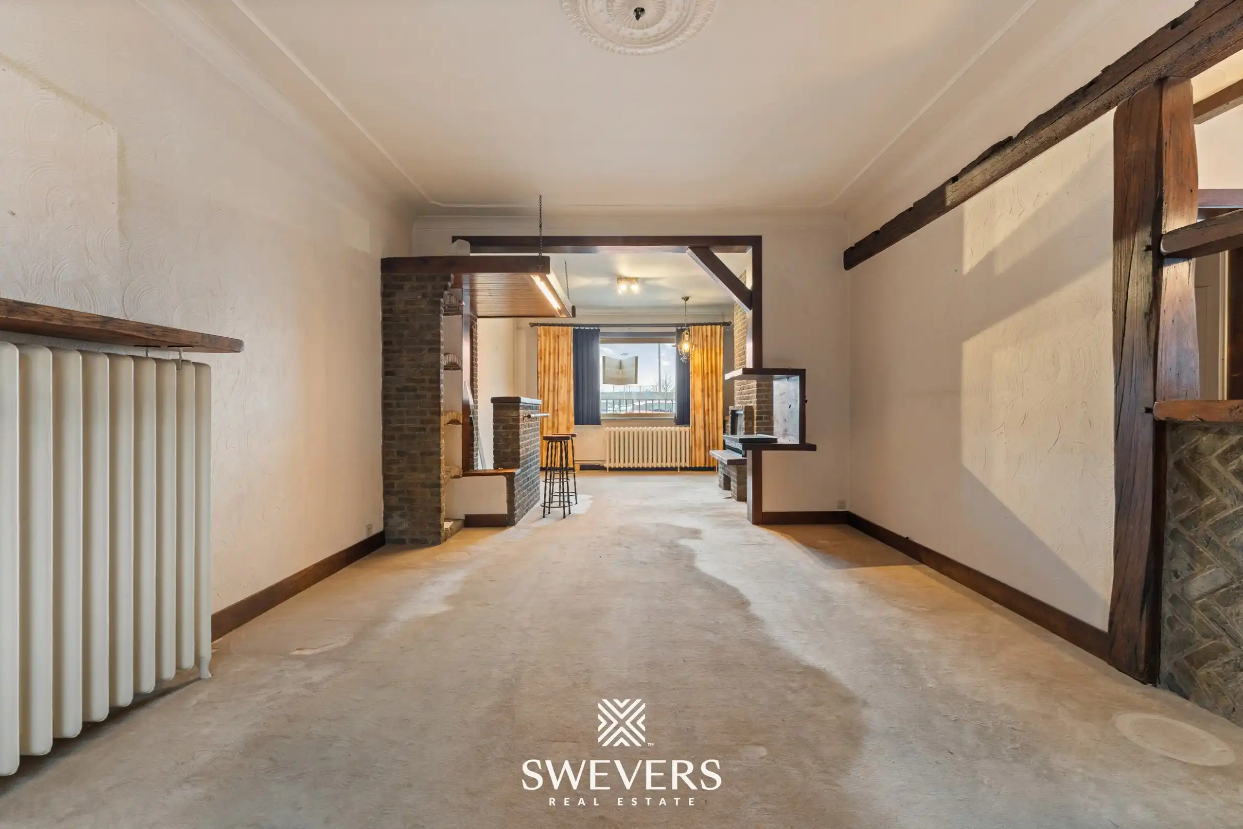 Ruime gezinswoning met multifunctionele loods op commerciële toplocatie foto 6