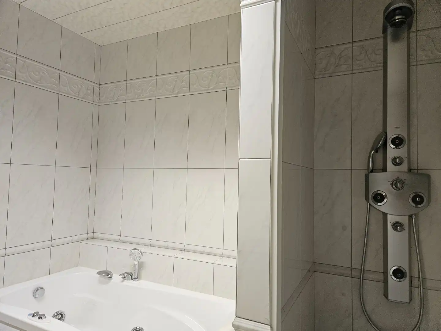 Gezinswoning met 4 slaapkamers rustig gelegen in het groen te Olen! foto 9