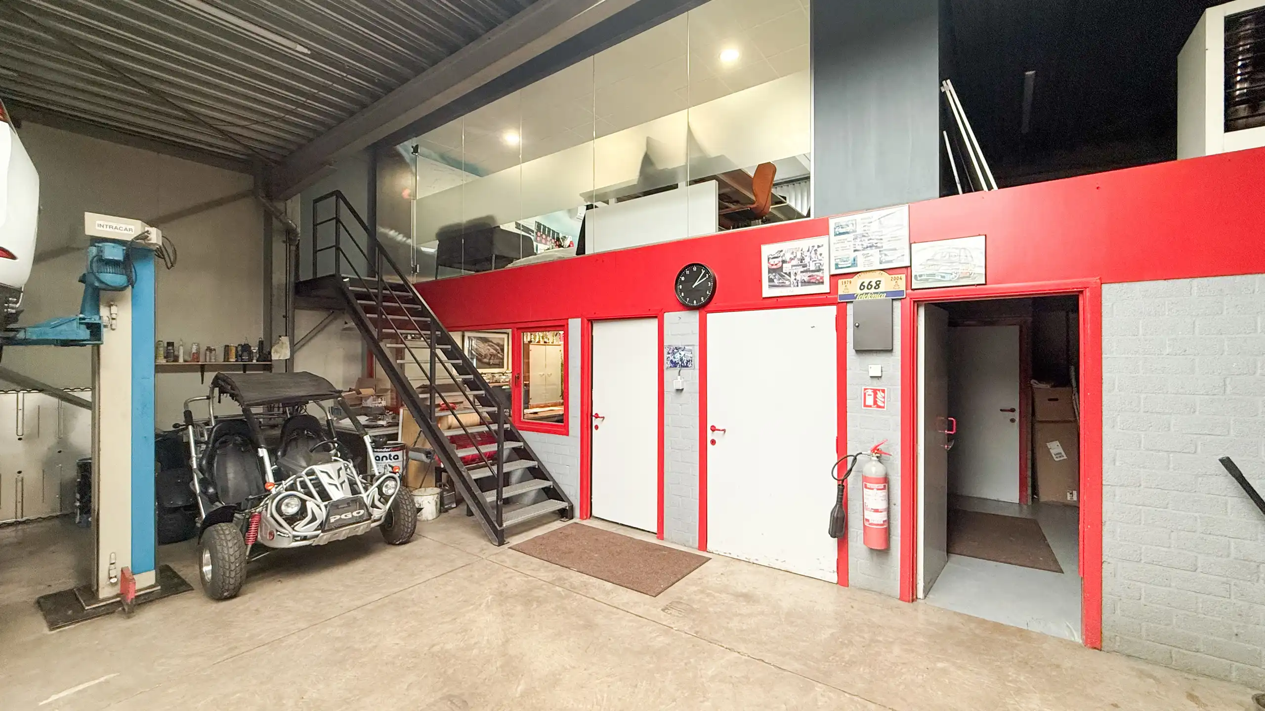 Gelijkvloerse woning met ruim magazijn en zwembad! foto 56