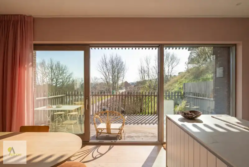 Ontdek dit uniek en zeer ruim duinen appartement (110m² netto bew.opp + terras 15 m²) op 250 meter van het strand en beslist op één van de mooiste locaties aan de westkust! foto 6