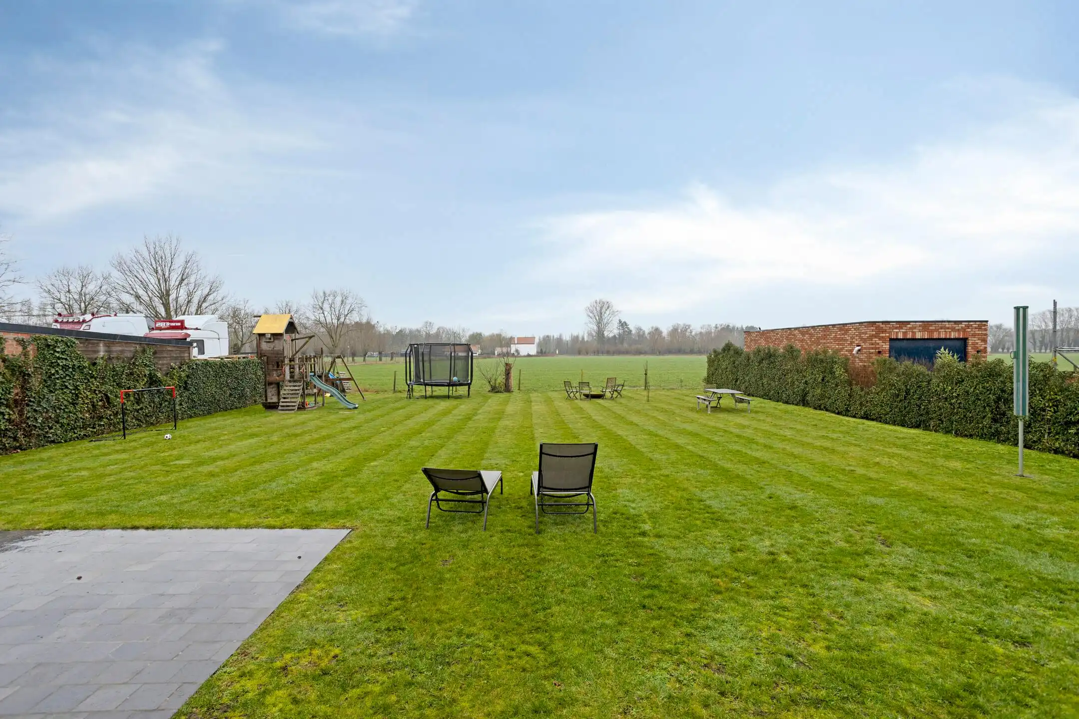 Ruim huis met 5 slaapkamers en 1.100m² grond te Sijsele foto 3