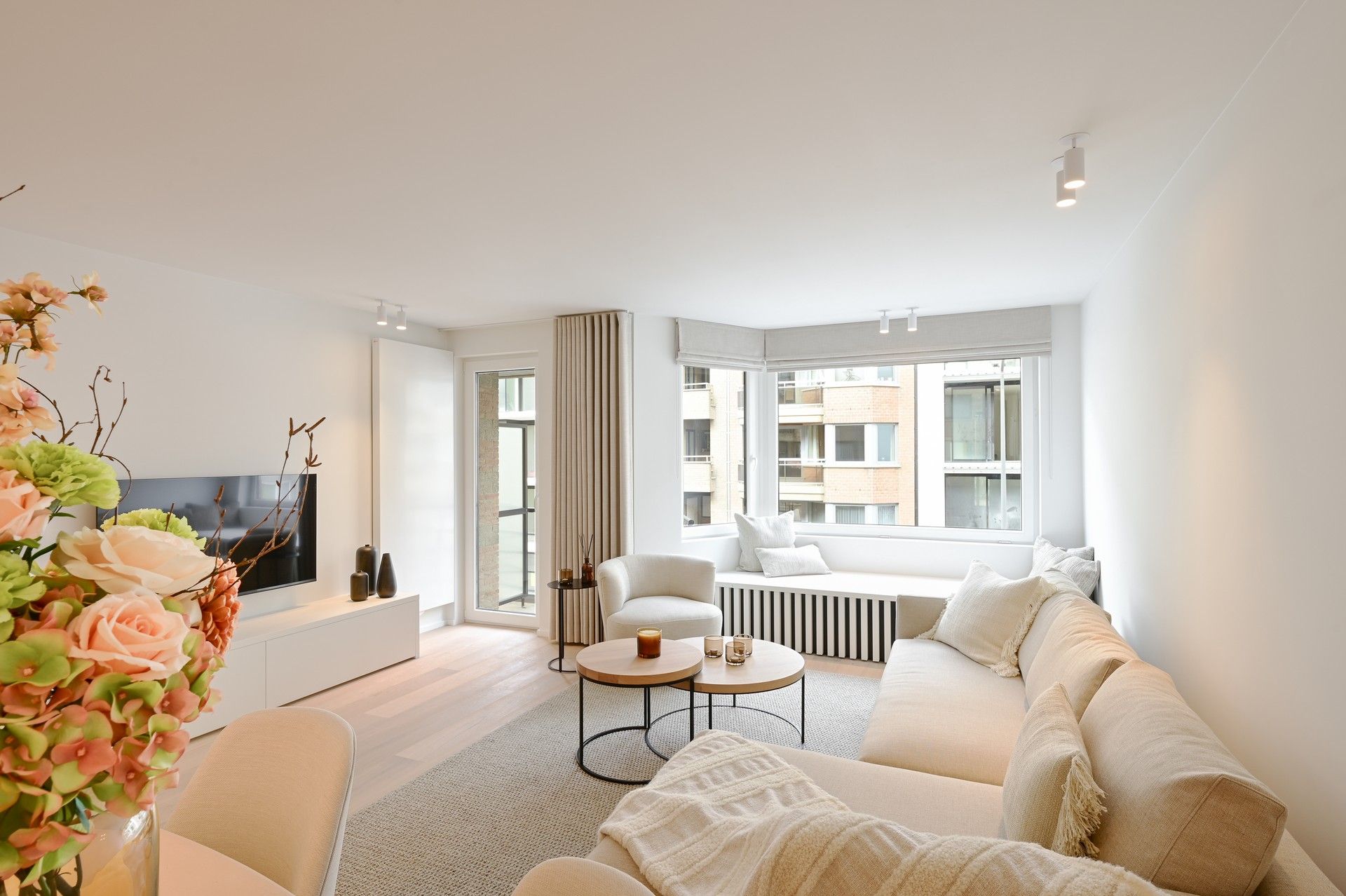 Toprenovatie met 3 slaapkamers en zijdelings zeezicht foto 3