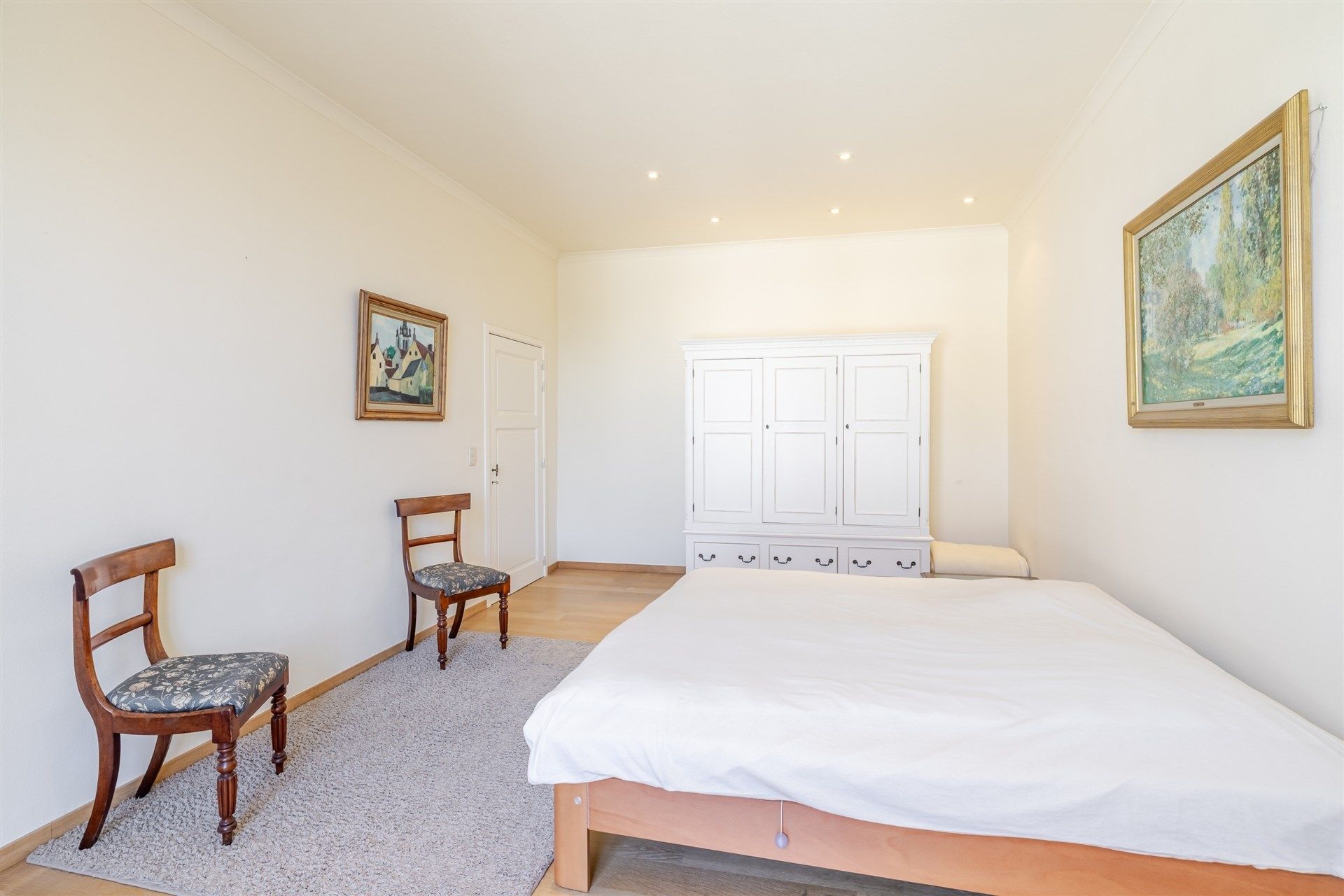 Exclusief herenhuis in neoclassicistische stijl met prachtige tuin foto 20