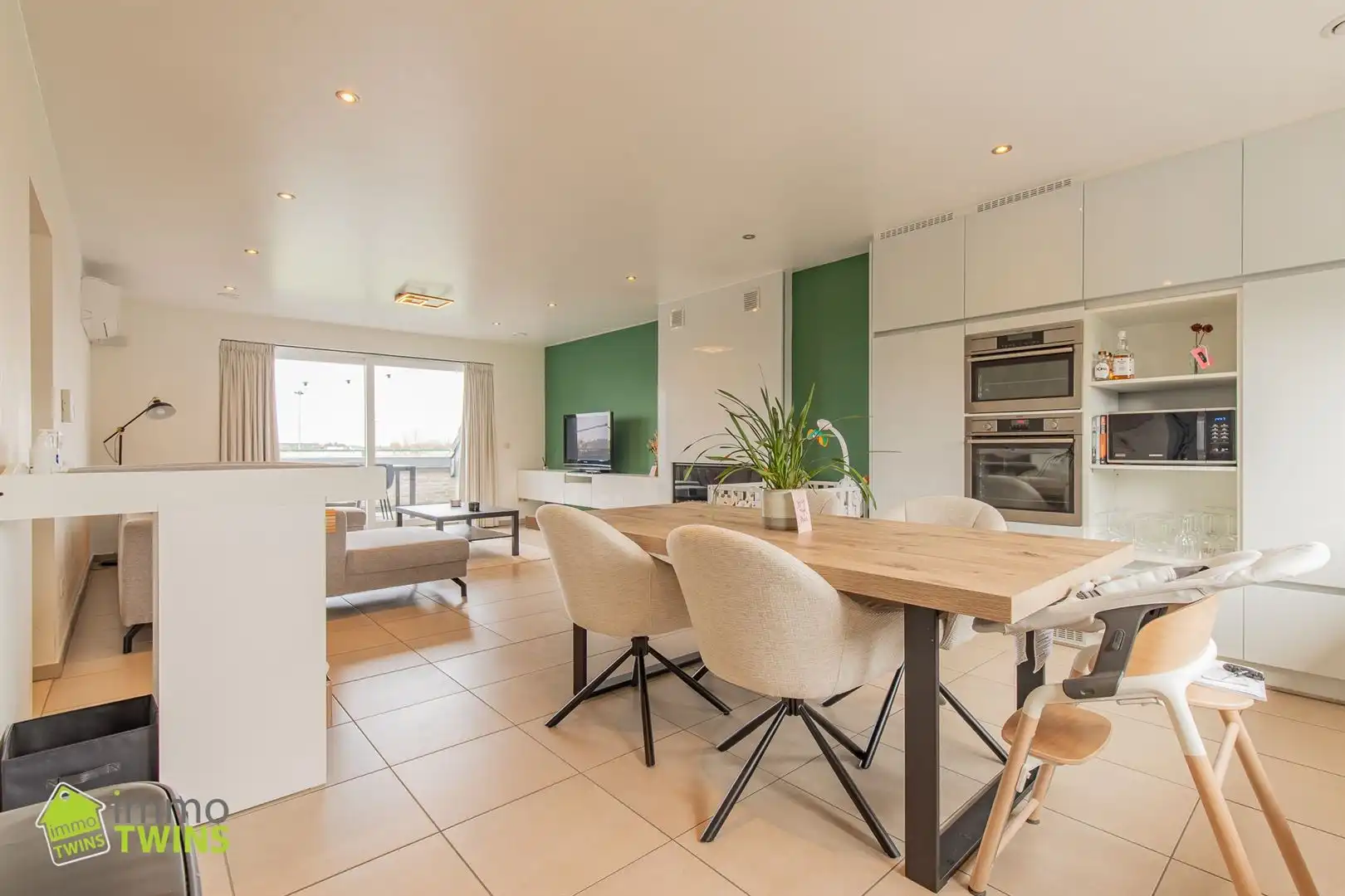 Ruim en stijlvol duplex appartement (155m²) met garage en staanplaats te Schoonaarde (Dendermonde). foto 2