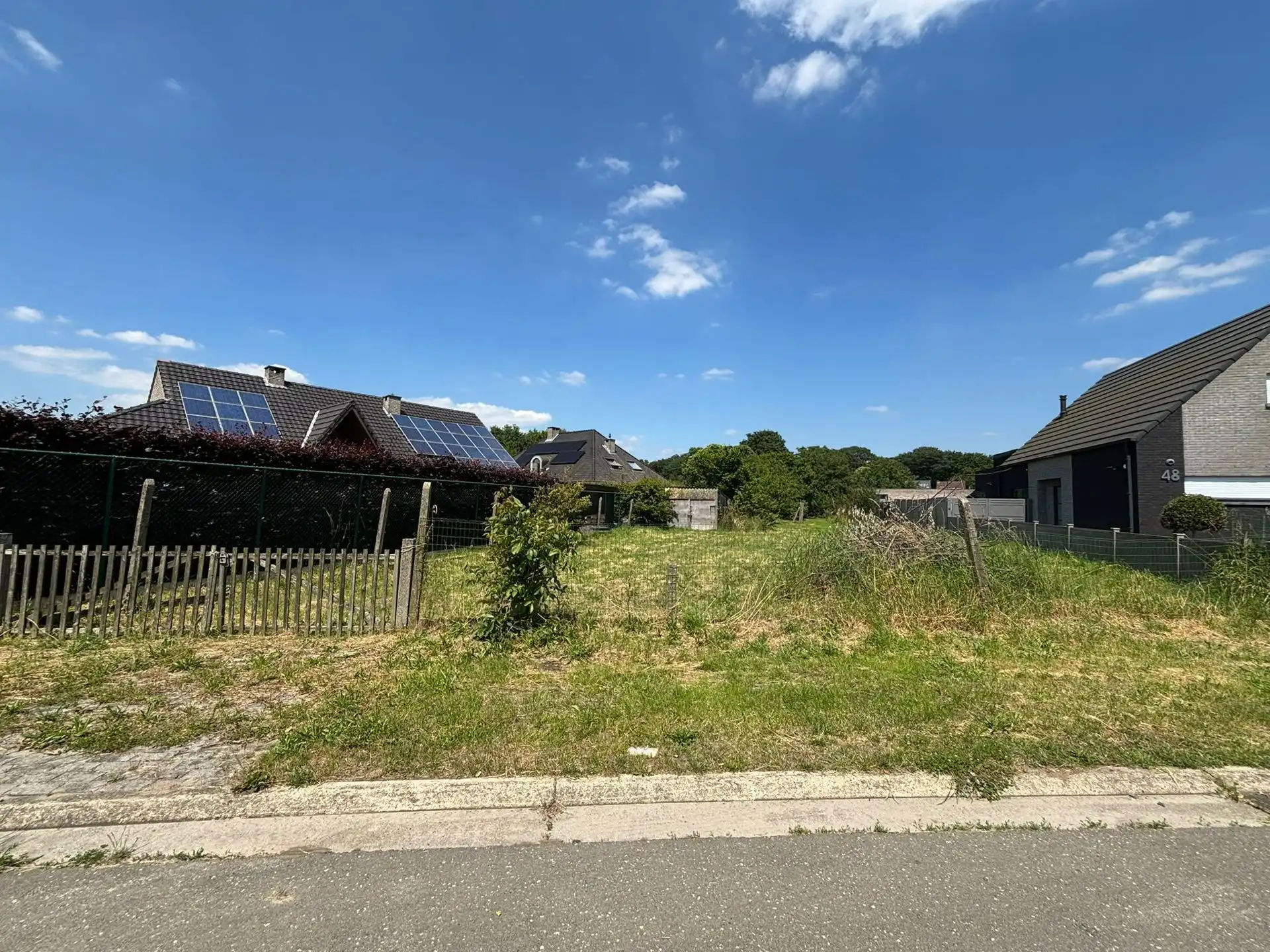 Perceel bouwgrond op topligging voor open bebouwing foto {{pictureIndex}}