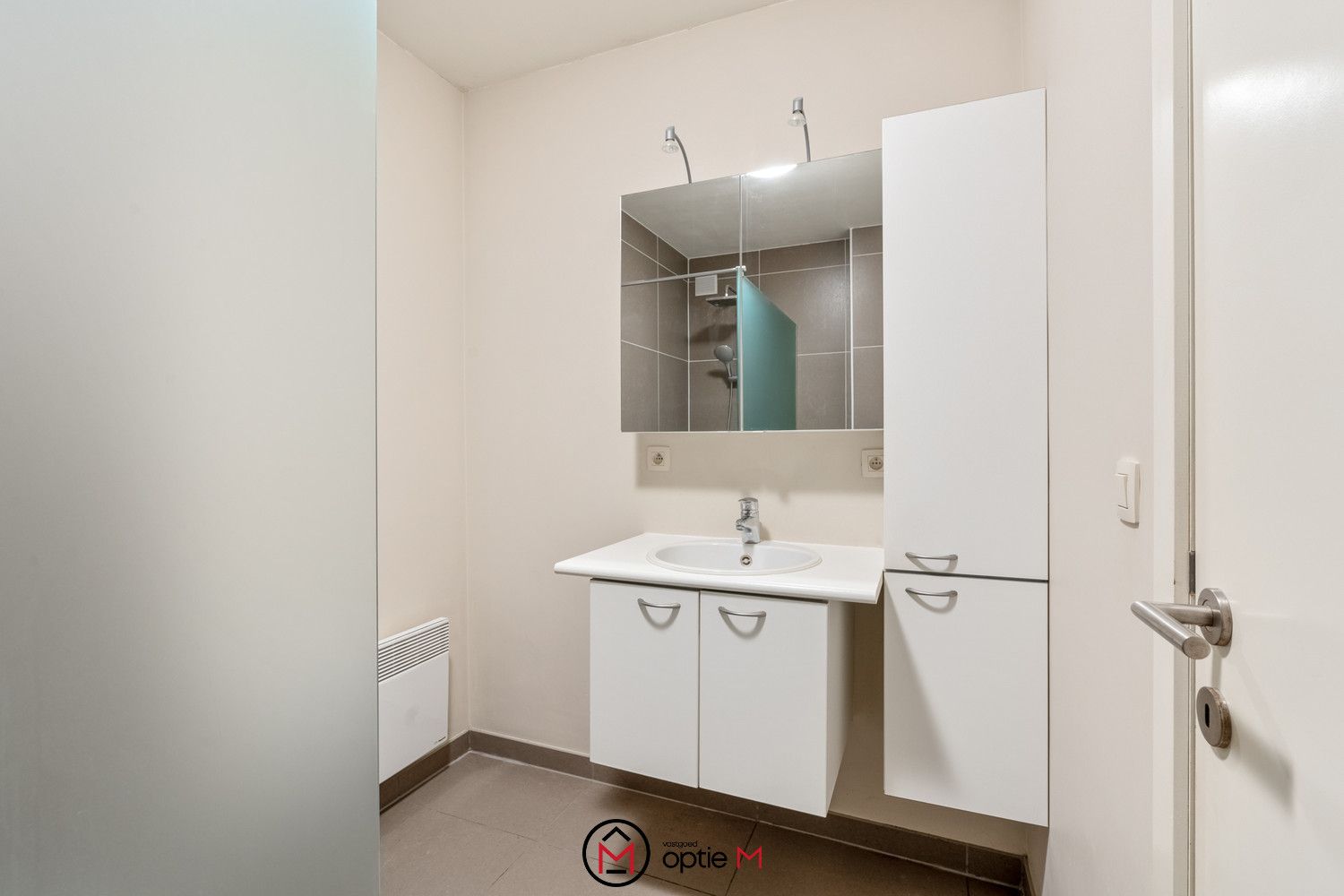 GELIJKVLOERS APPARTEMENT IN BILZEN foto 9