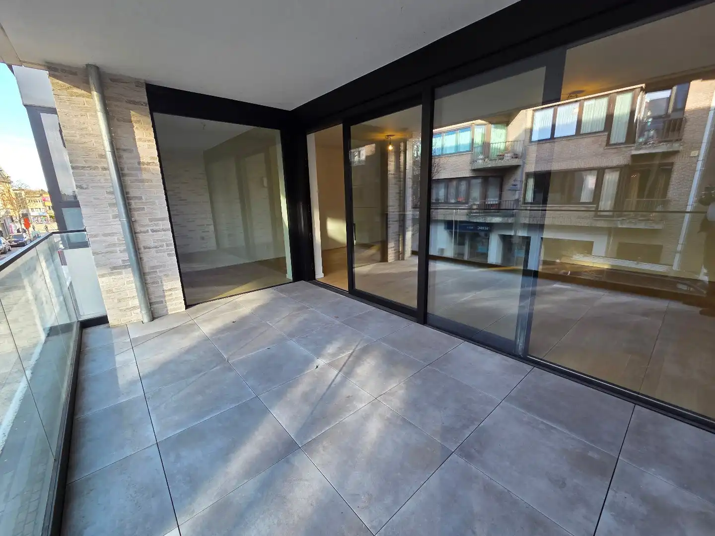 Prachtig recent appartement met ruim terras en 2 slaapkamers op een toplocatie! foto 2