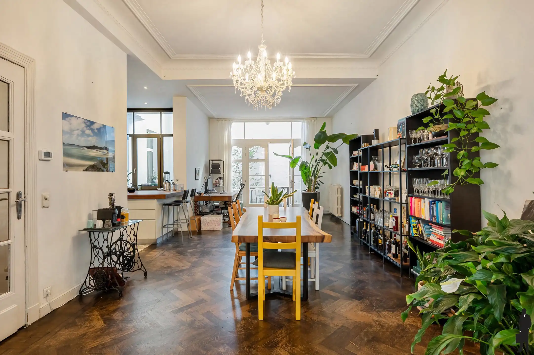 Authentiek appartement met hoge plafonds en terras foto 8