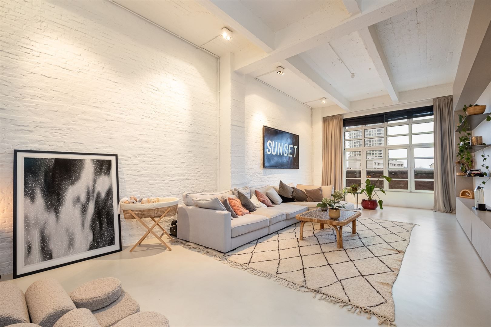 XXL loft met industriële ziel en terras foto 2