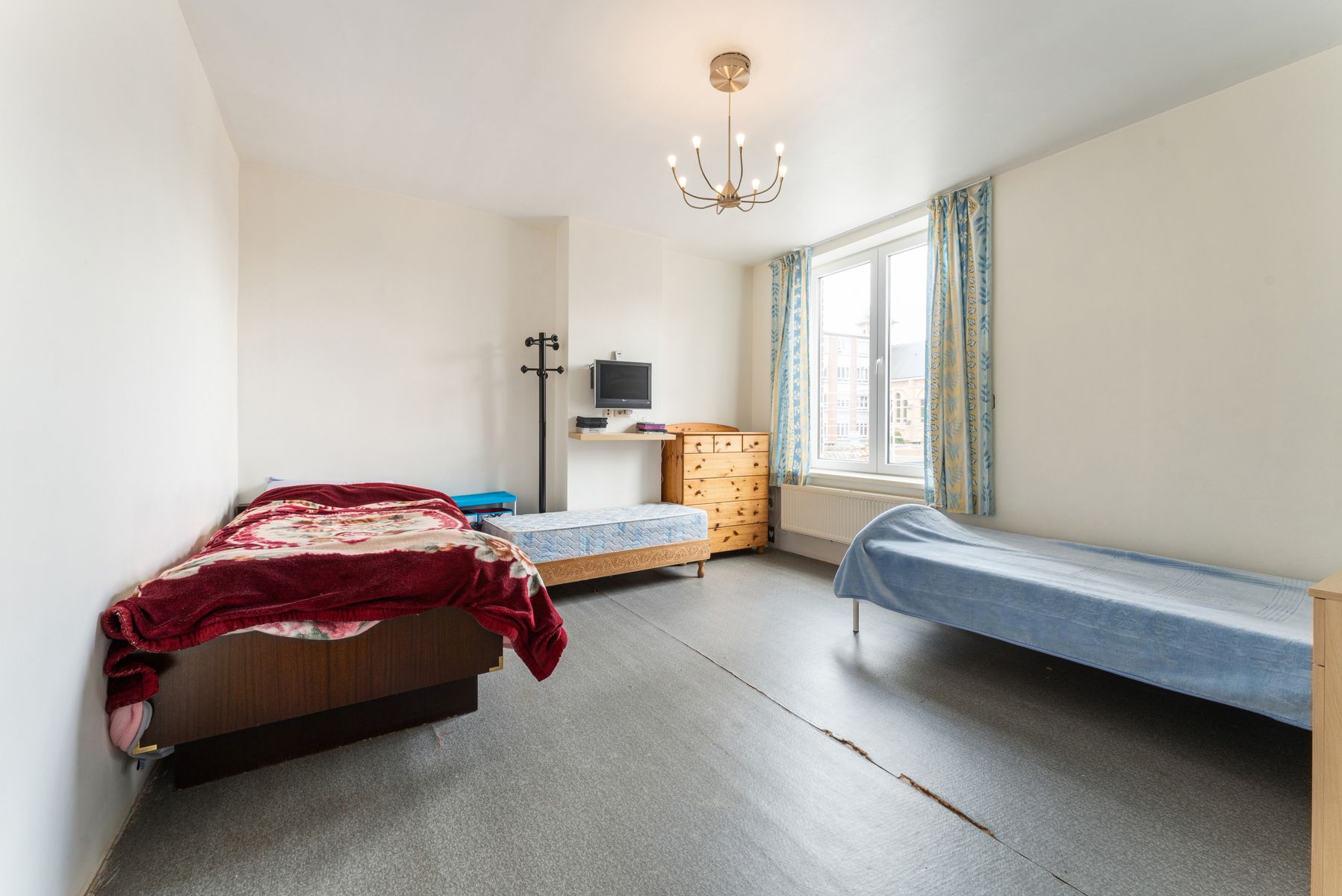 Vernieuwde woning,  gelegen te Roeselare met tuin en garage  foto 12