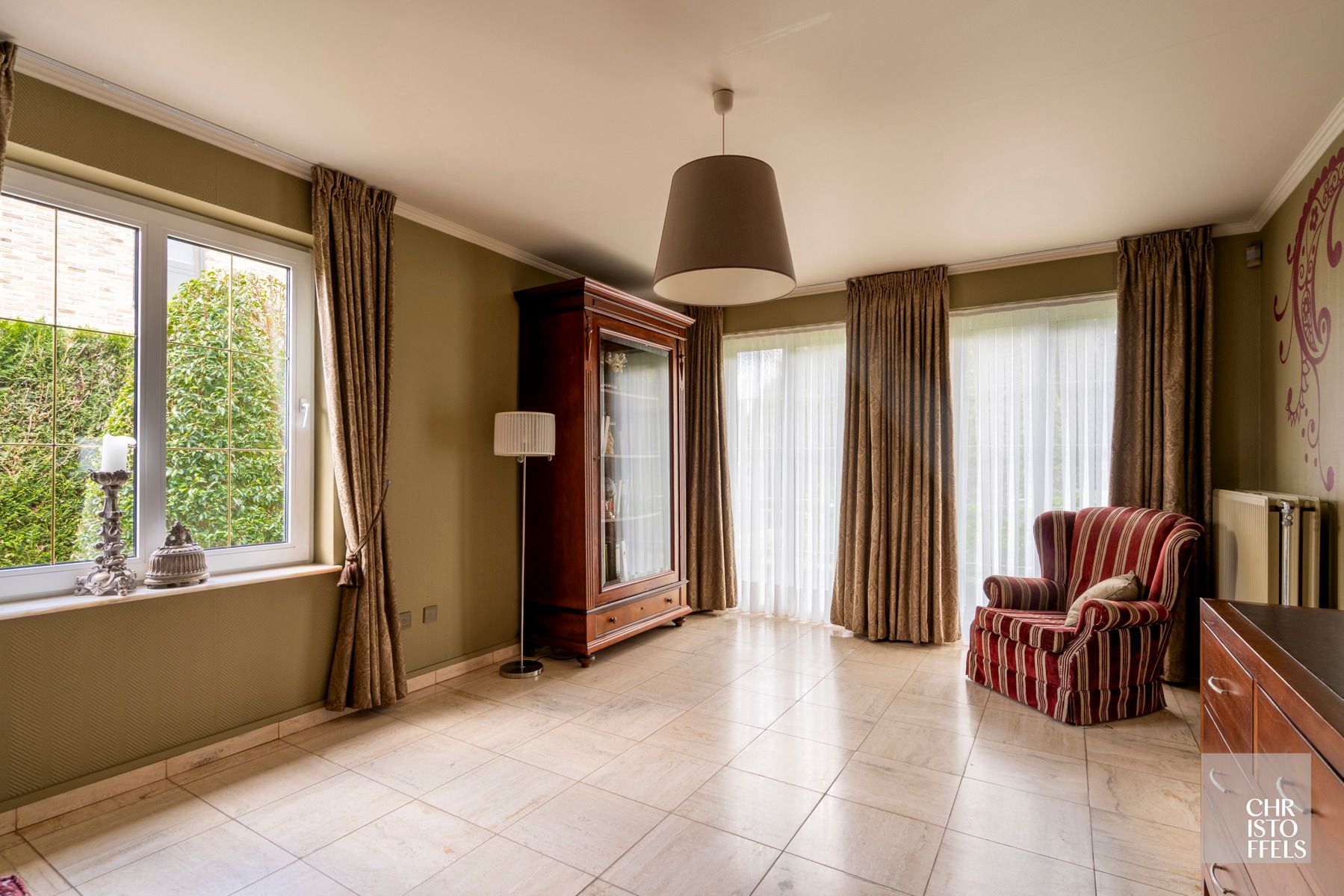 Karakteristieke villa met praktijkruimte en buitenzwembad op zuidgericht perceel van 1.565 m² foto 23