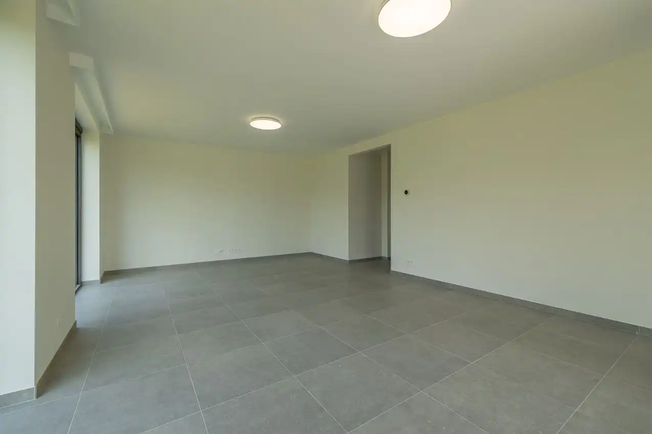 Nieuwbouwwoning, gunstig gelegen, 3 slpk, tuin, carport foto 9