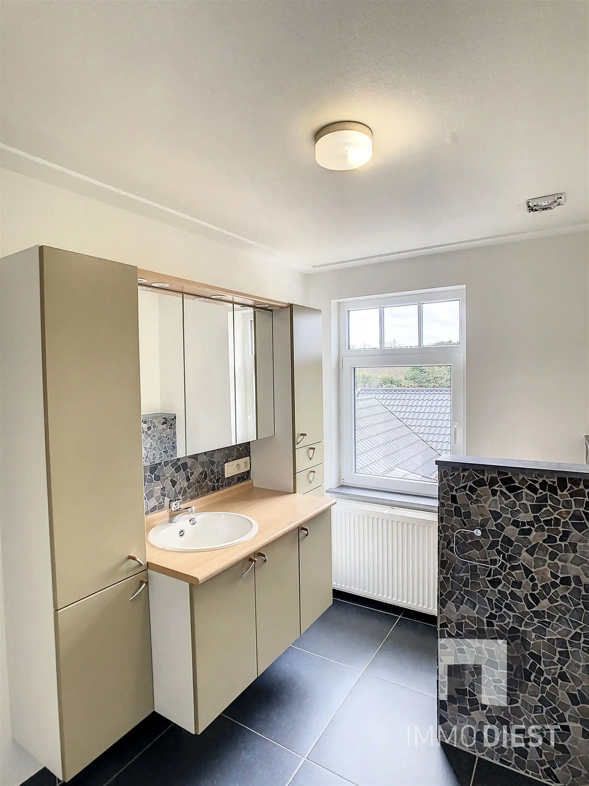 Woning met bouwland en achterliggend magazijn op 9a 04ca. foto 23