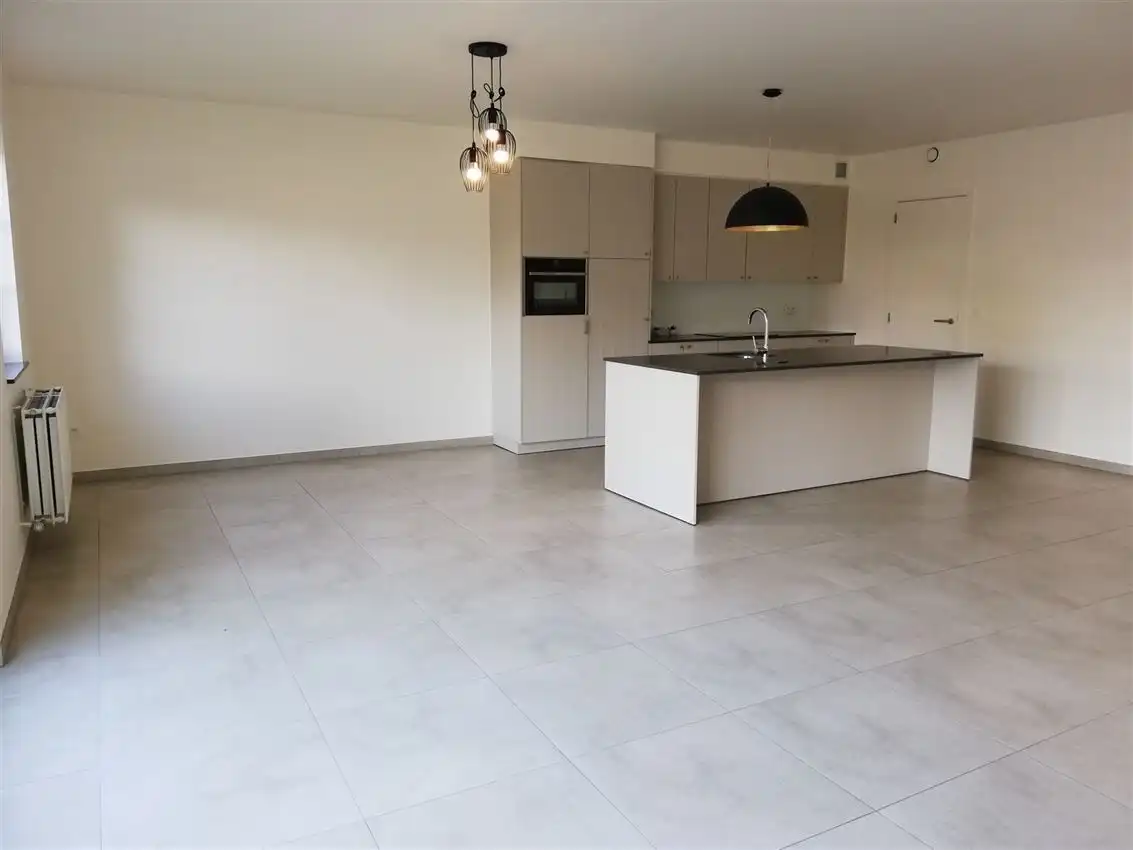 Gelijkvloers app. met 2 slpk., terras en garage, rustigere ligging foto 8