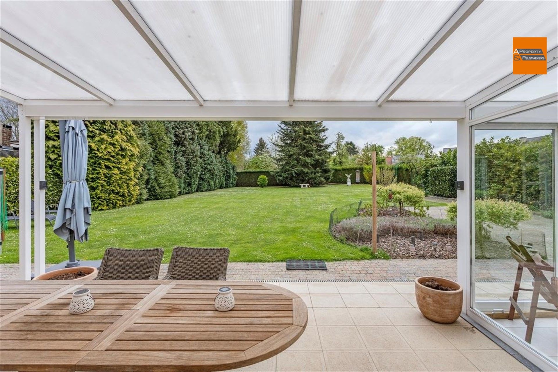 Ruime villa met 4 /5 slaapkamers op prachtige stuk grond foto 27