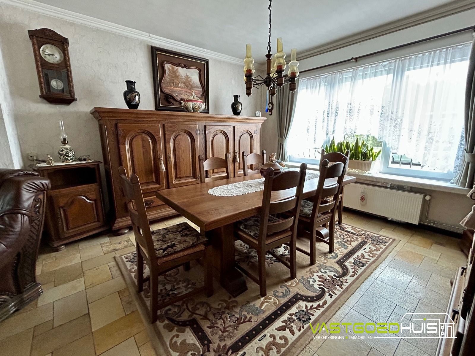 Ruime gezinswoning met garage en tuin foto 5