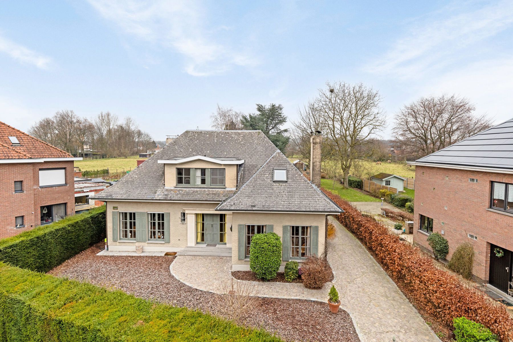 Statige villa gelegen in doodlopende straat foto 19