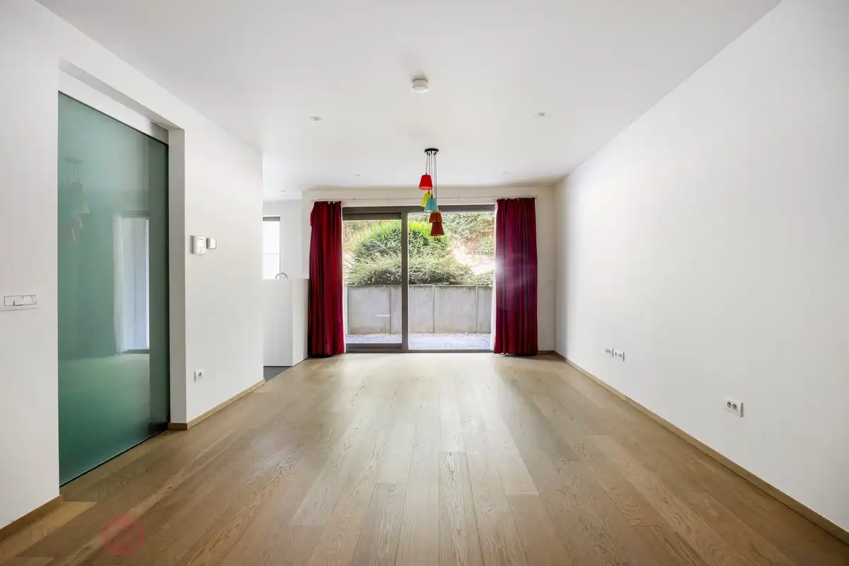 Recent gelijkvloers app. met 2 slaapkamers, tuin en 2 autostaanplaatsen. foto 4