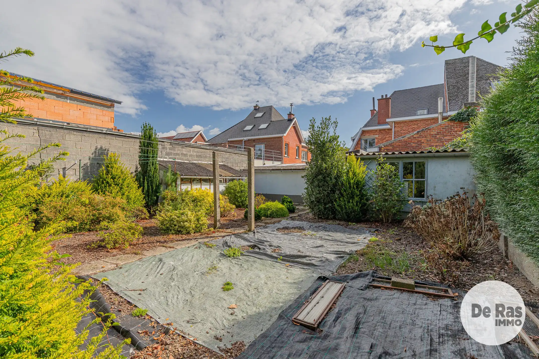 OORDEGEM-  Halfopen bebouwing met centrale ligging foto 27