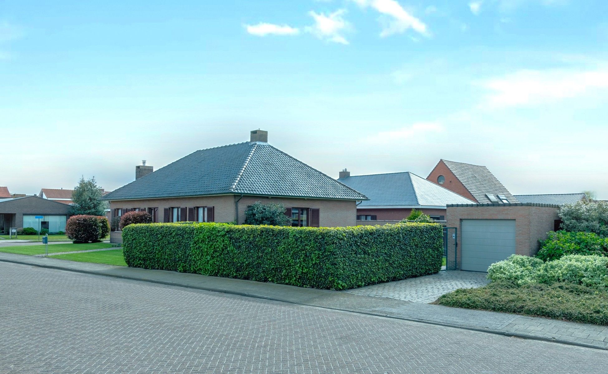 Instapklaar en gelijkvloers wonen met garage op ca 682m² foto 3