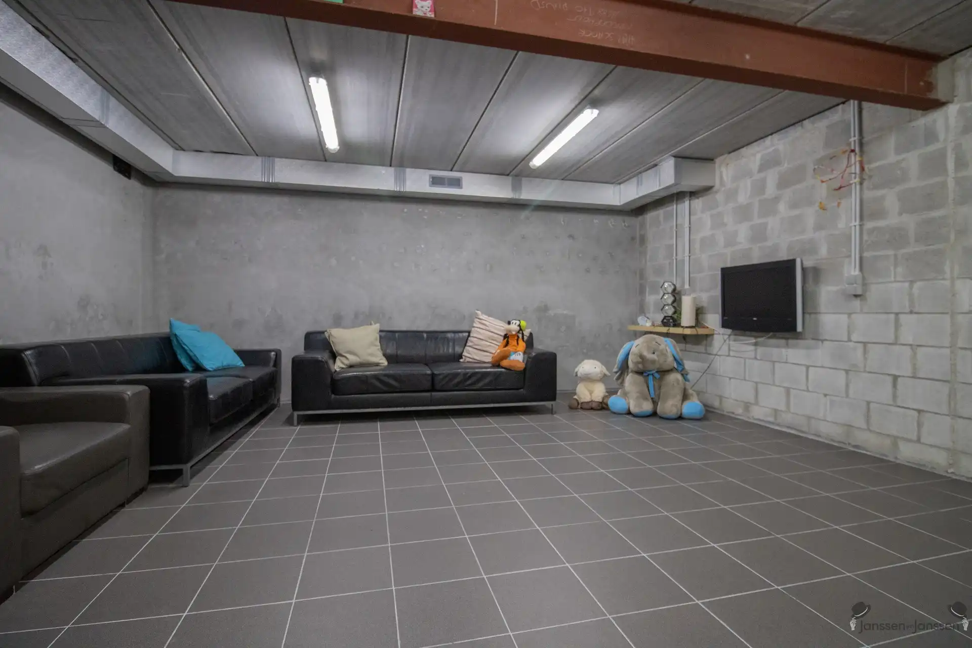 Ruime villa met 5 slaapkamers, 2 badkamers, buitenzwembad en poolhouse op 1.020 m² foto 27