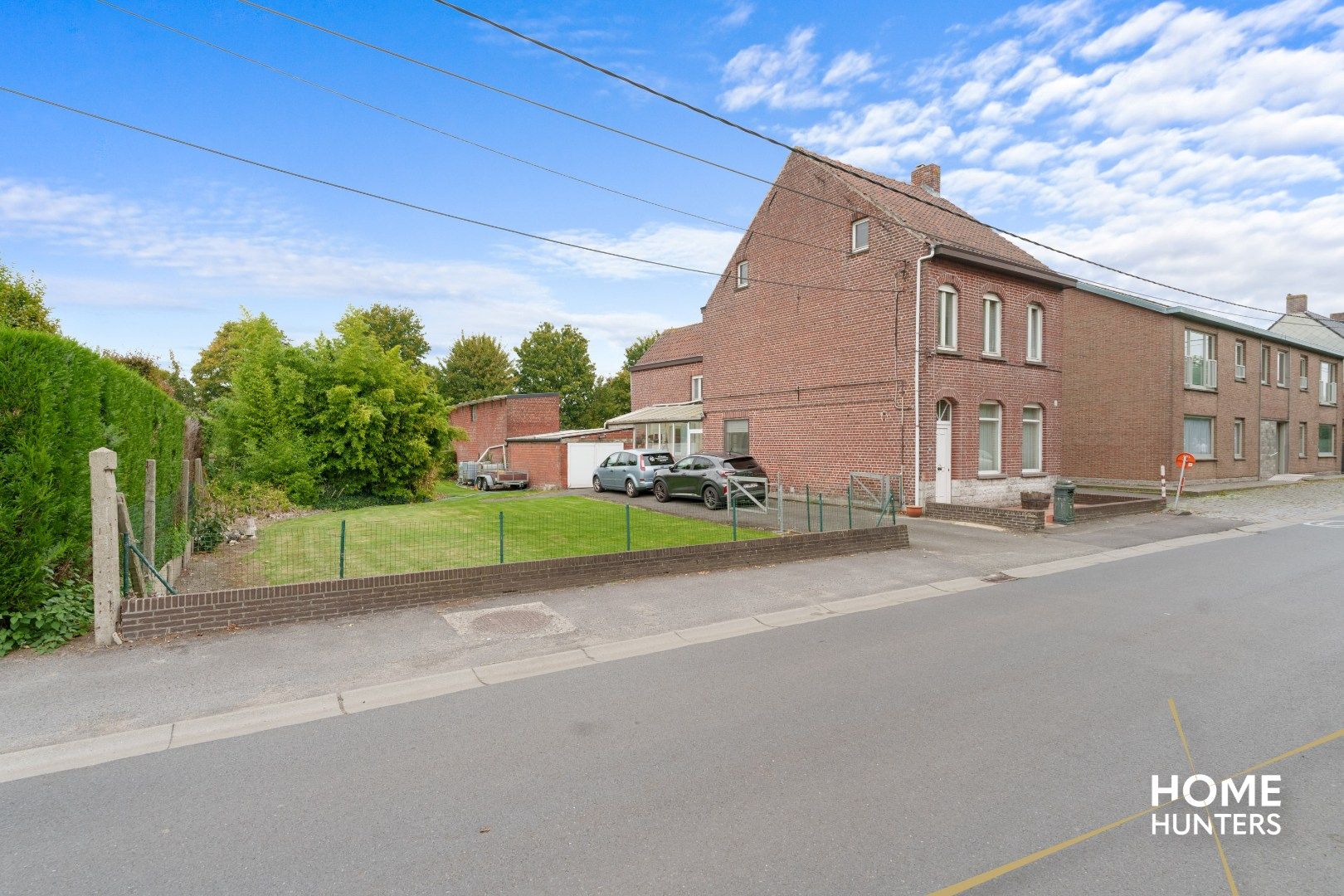 Alleenstaande woning met bijgebouwen op 1050 m² foto 3