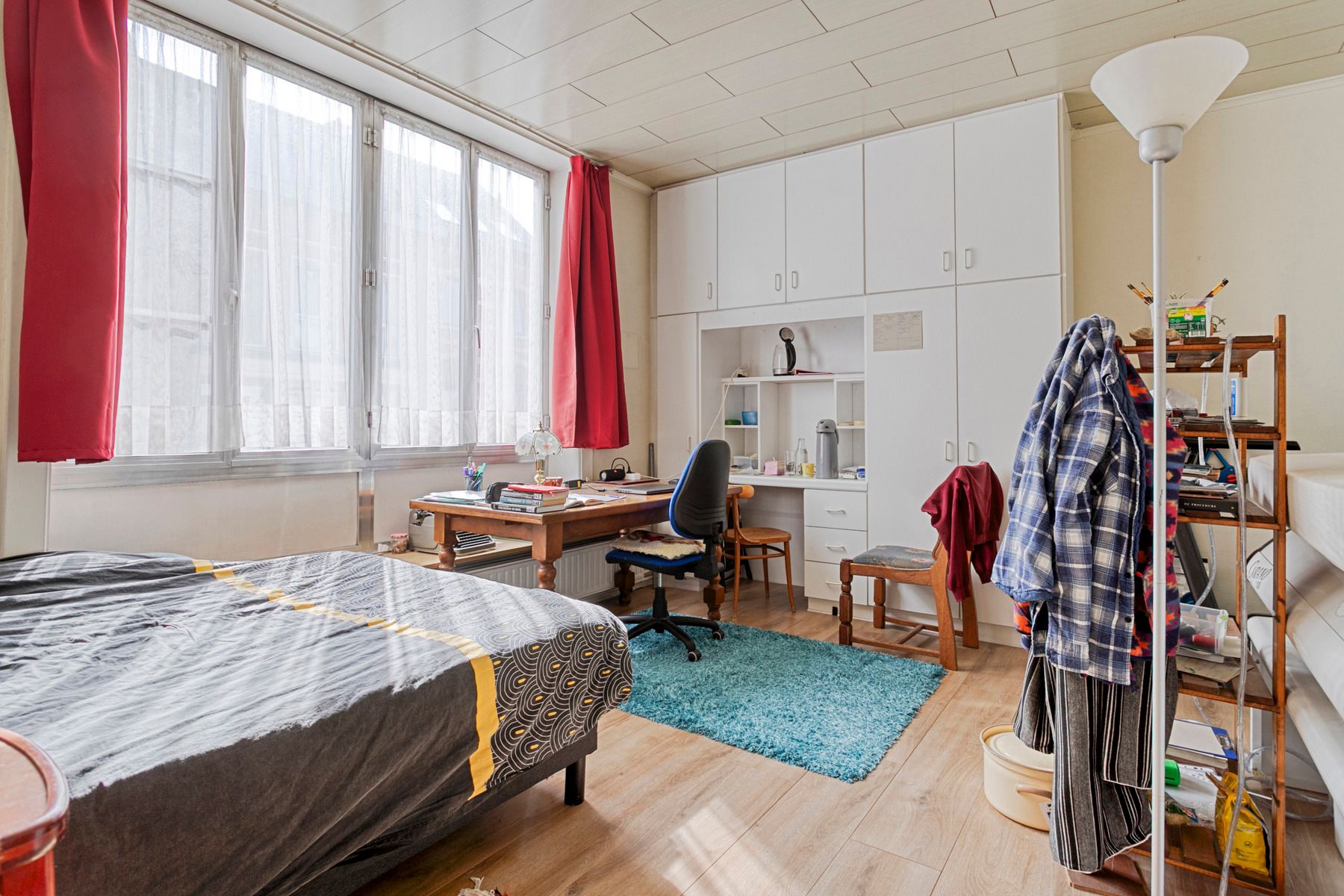 Goedgelegen woning met 4 slaapkamers !! foto 8
