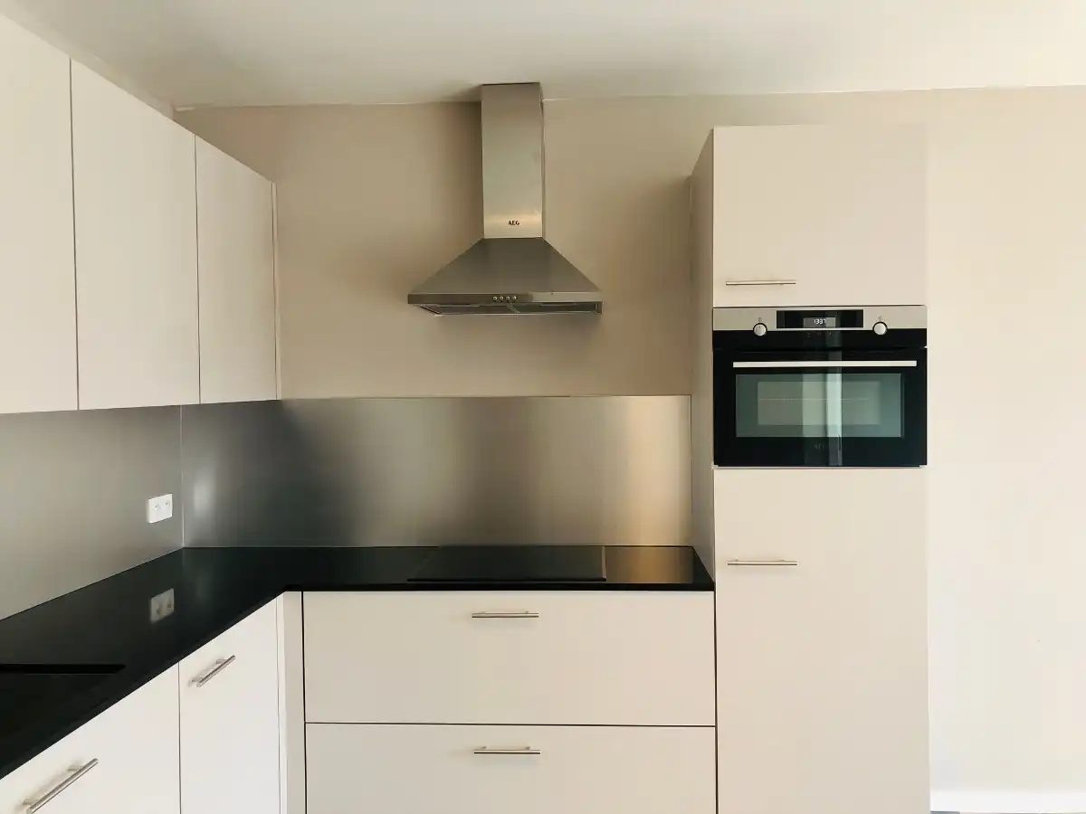 Modern 1 SLPK Appartement met terras en staanplaats foto 3