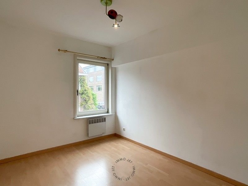 Instapklaar en lichtrijk appartement met staanplaats nabij centrum Beveren foto 10