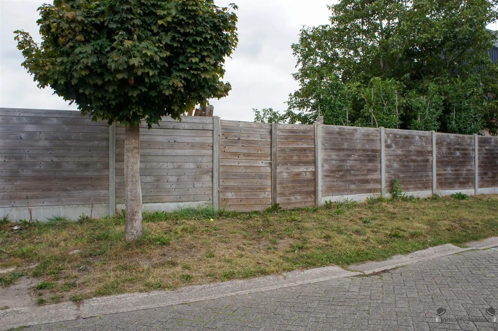 Goed gelegen bouwgrond van 587 m² voor een open bebouwing foto 4