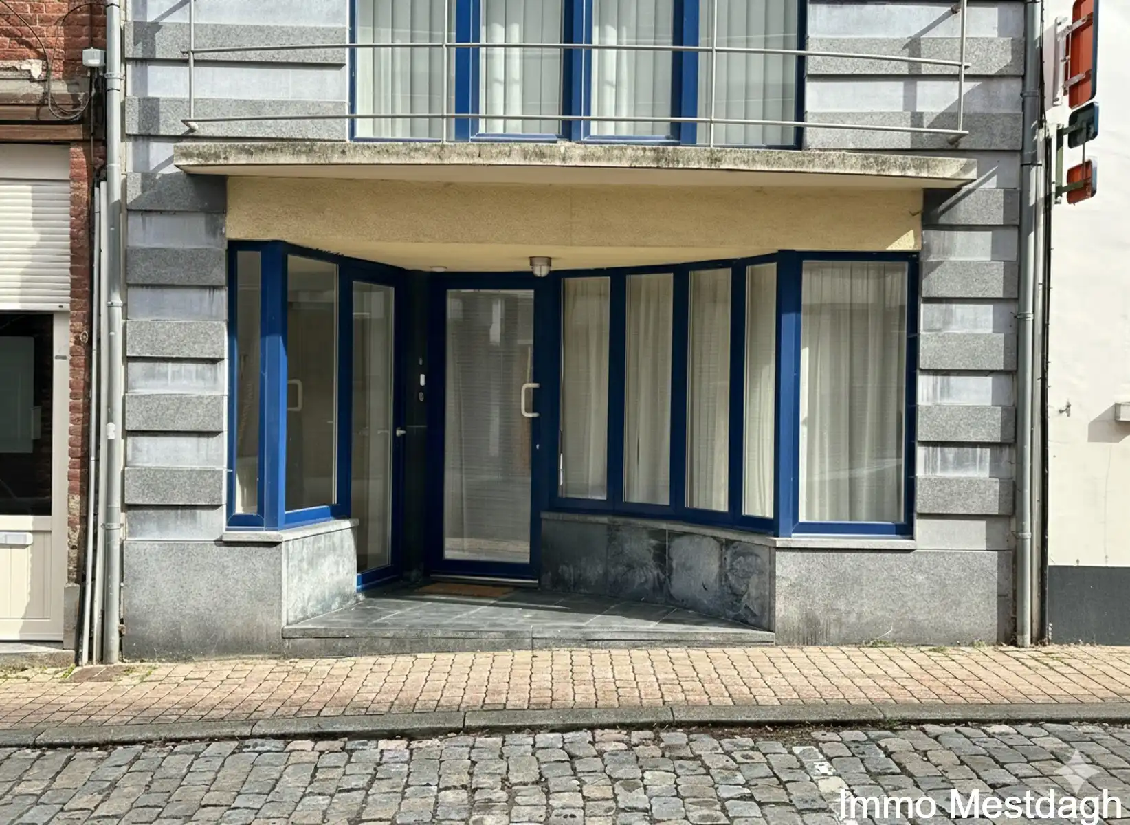 Charmant Gelijkvloers Appartement met Ruim Terras in Hartje Diest. foto {{pictureIndex}}