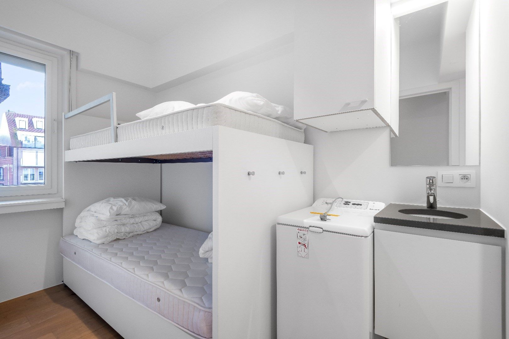 Instapklaar appartement met 2 slaapkamers op de ZEEDIJK ter hoogte van het Driehoeksplein.  foto 17