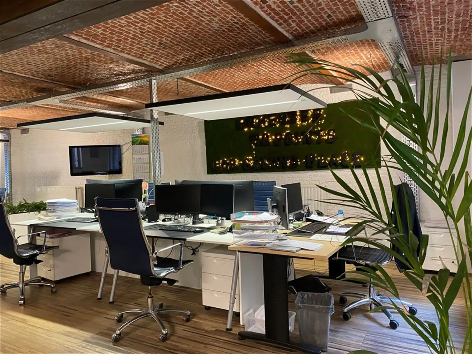 Karaktervolle loftkantoren te huur op gelijkvloers Ankerrui foto 3