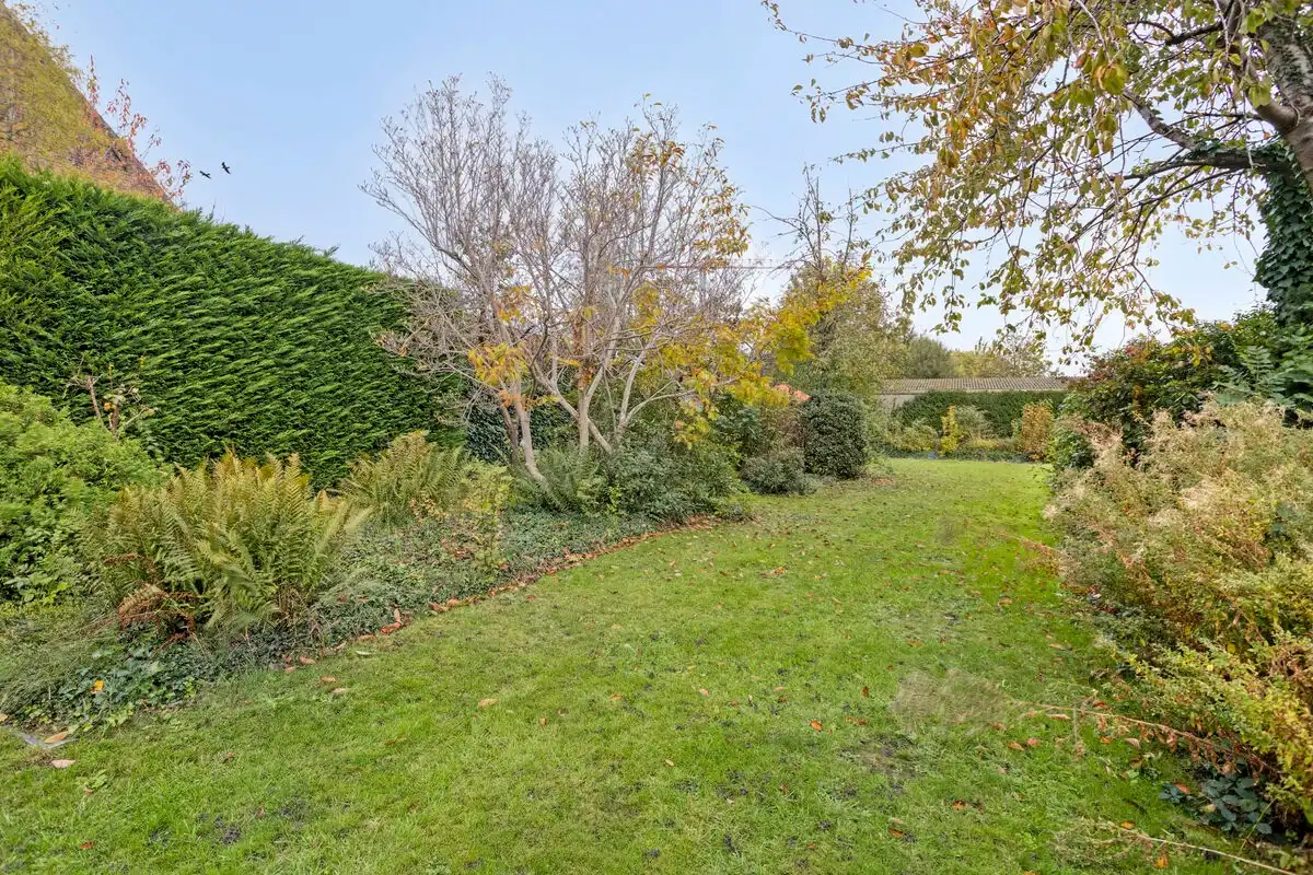 Bijzonder ruime woning met inpandige garage en 3 slks op een perceel van 1218 m². foto 20