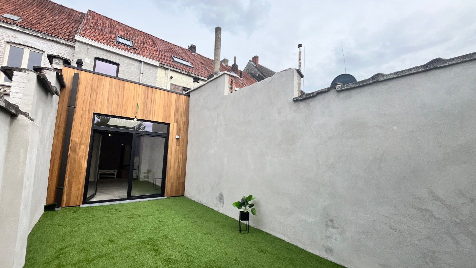 Grote woning met 3 kamers, veel bergruimte en een stadstuin foto 18