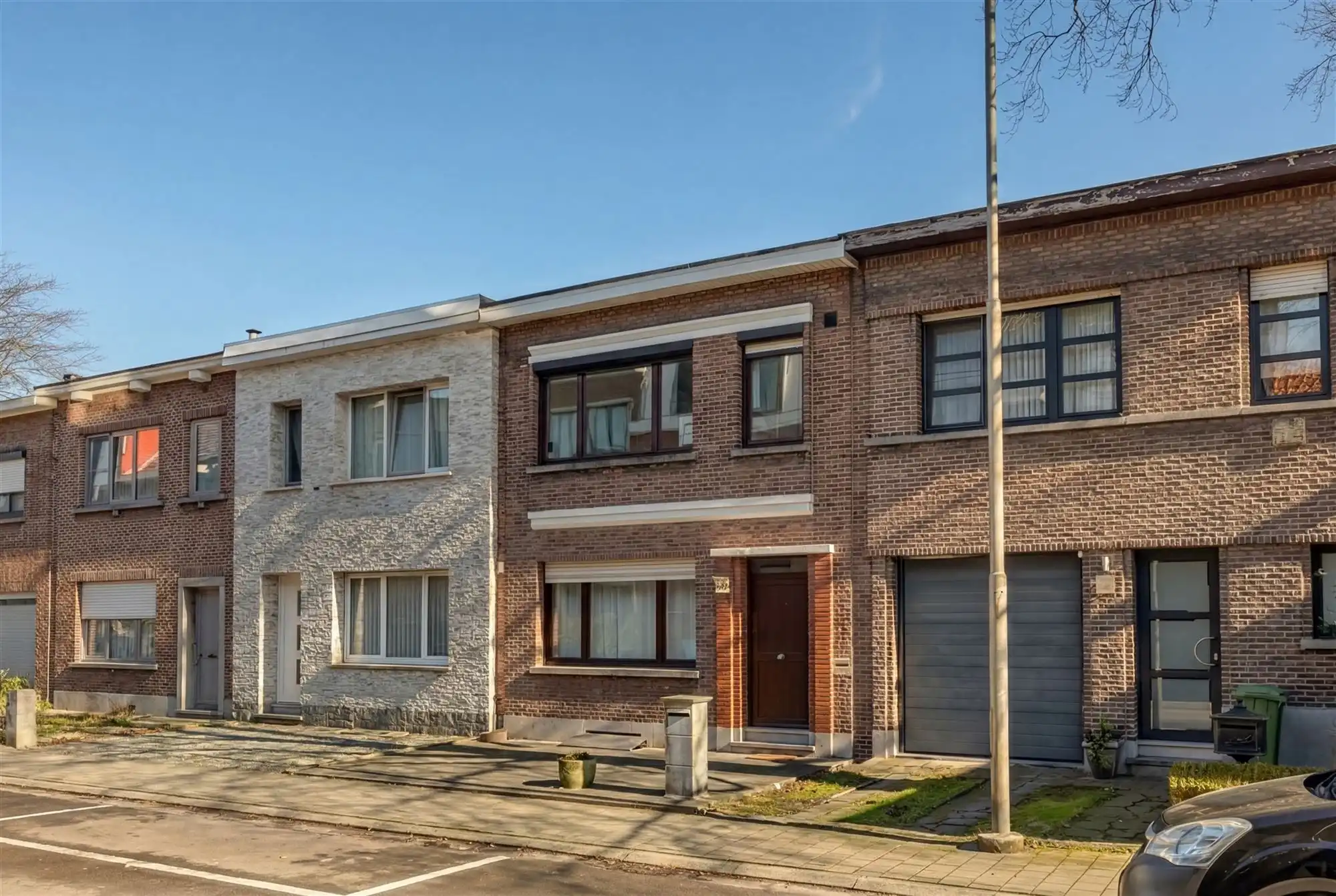 Gerenoveerde eengezinswoning met 3 slpk. en tuin foto 2