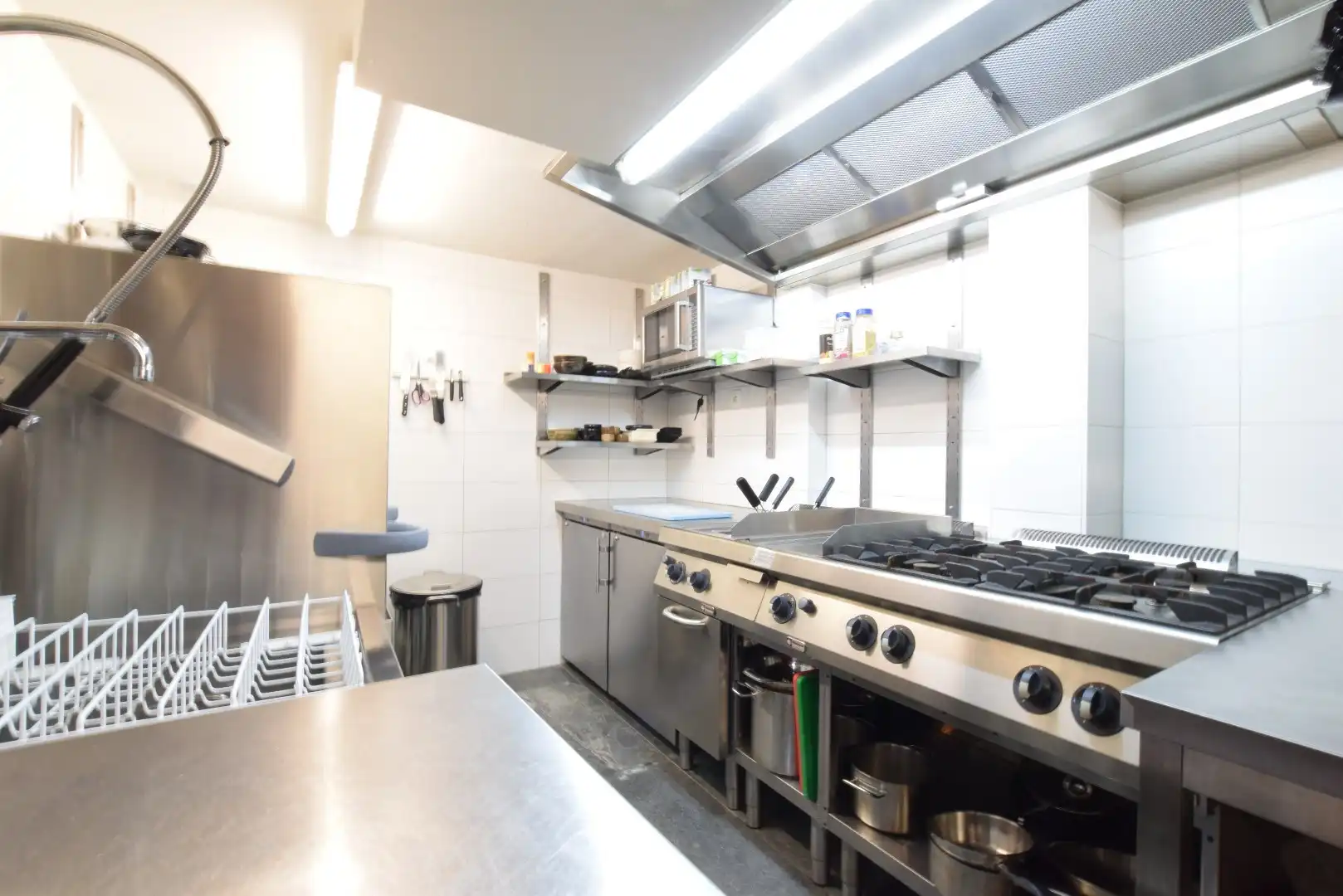 Verhuurd opbrengsteigendom (200m²) op commerciële toplocatie te Diksmuide! foto 8