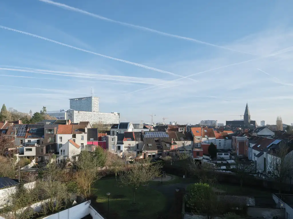 Ruim en lichtrijk 3 slpk appartement met terras nabij het station Gent-Sint-Pieters foto 5