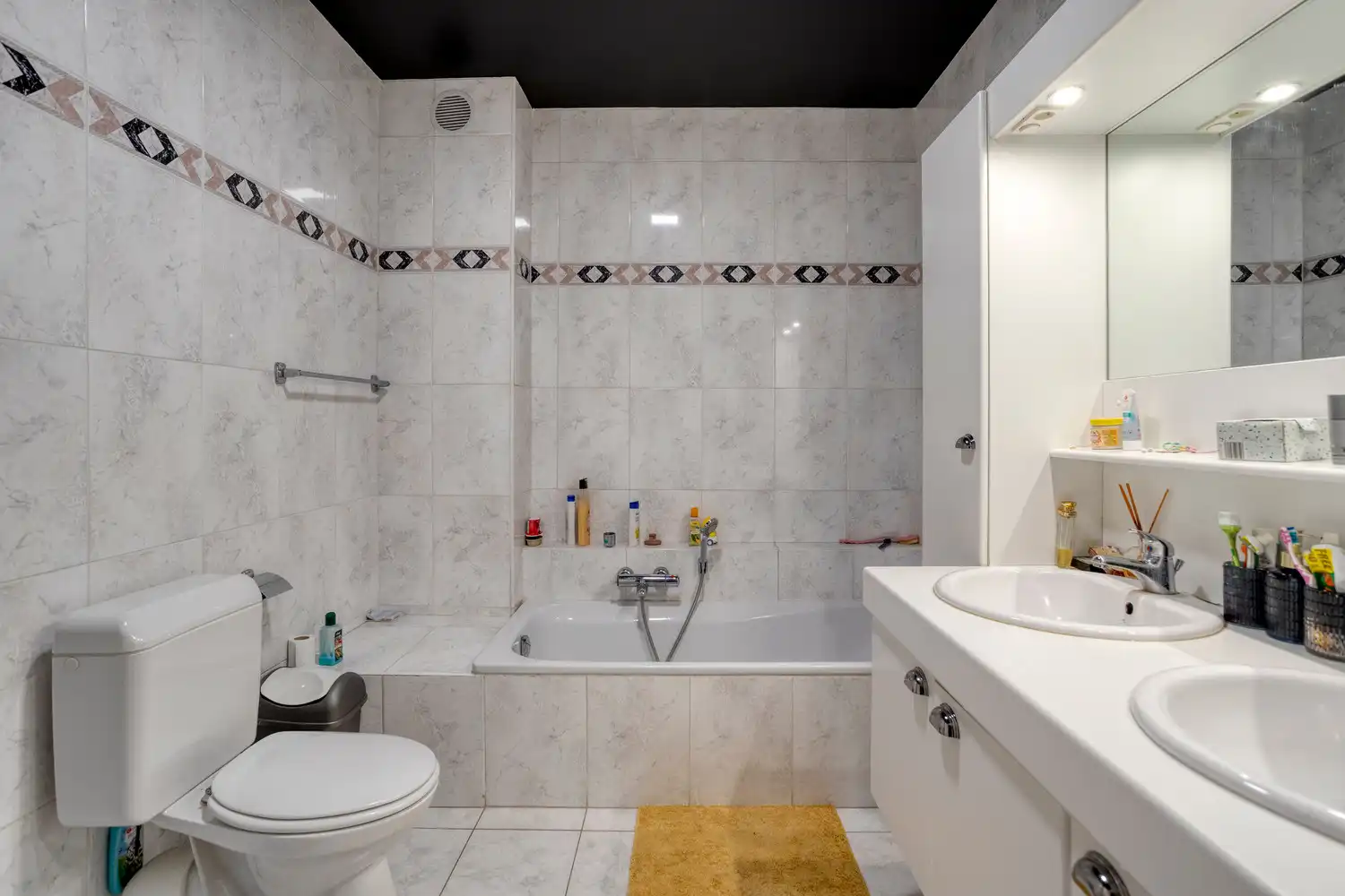 Zeer ruim 3-slk APP. met 2 terrassen en garagebox met extra parking! foto 10