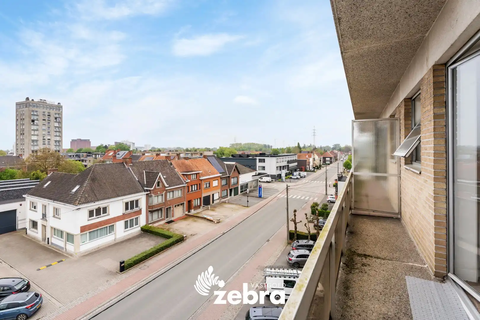 Licht op te frissen appartement op een centrale ligging te Roeselare! foto 4