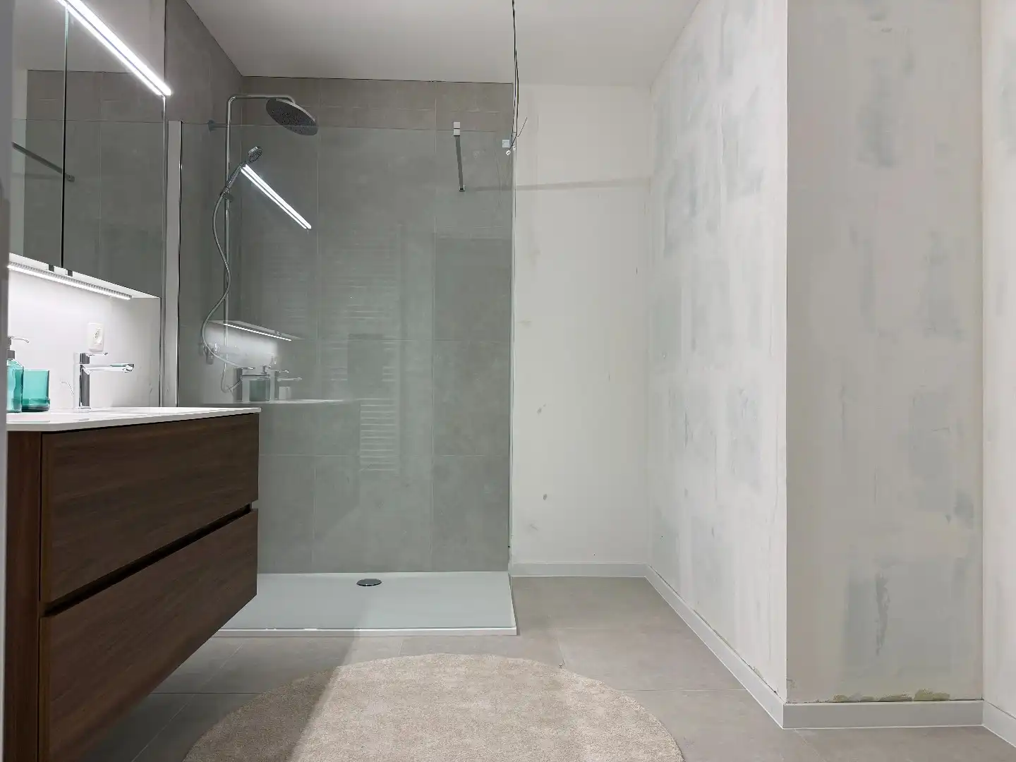 Laatste gelijkvloers 2-slpk appartement met tuin, 1 stpls en een kelder foto 12