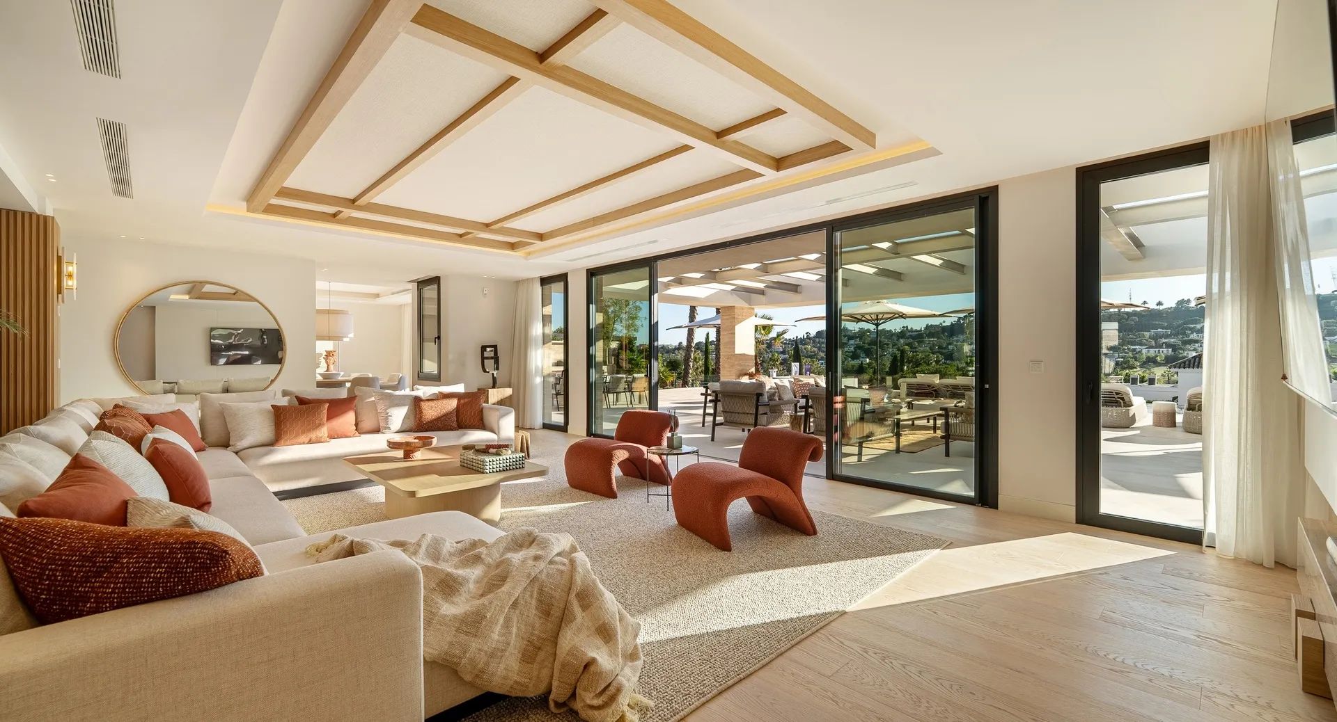 Pure perfectie in Nueva Andalucía: unieke villa met hoogwaardige afwerking foto 4