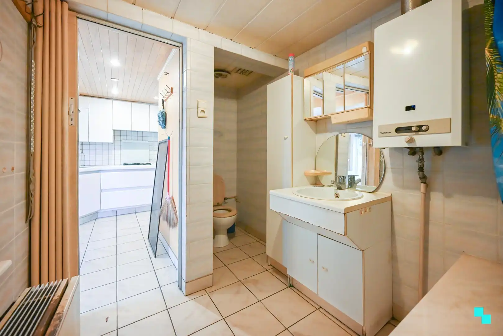 Halfopen bebouwing met garage nabij centrum Izegem foto 17