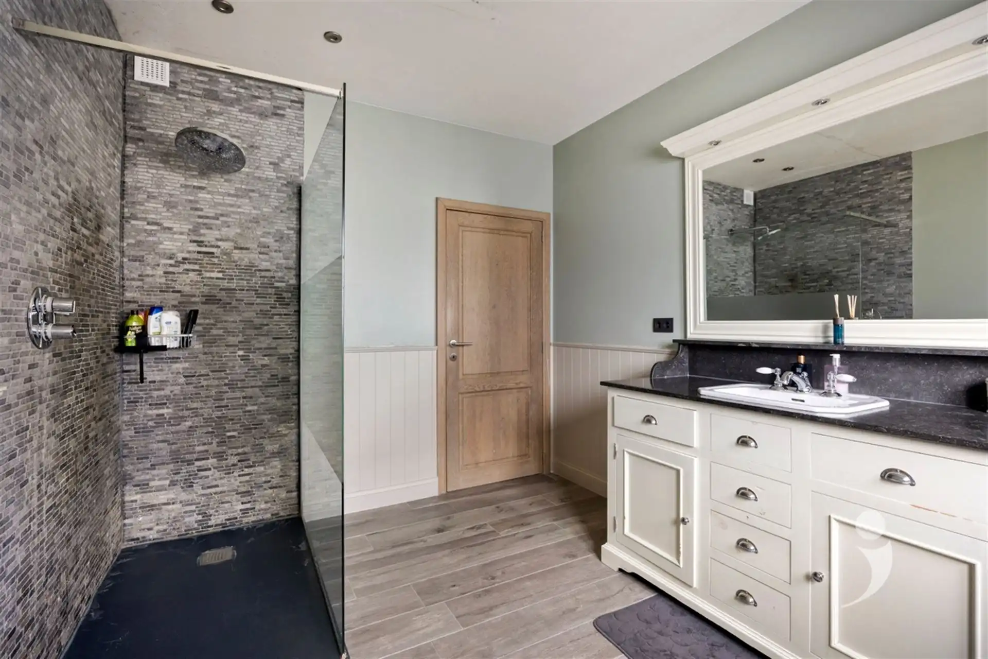 Prachtige villa met hoogwaardige afwerking foto 23