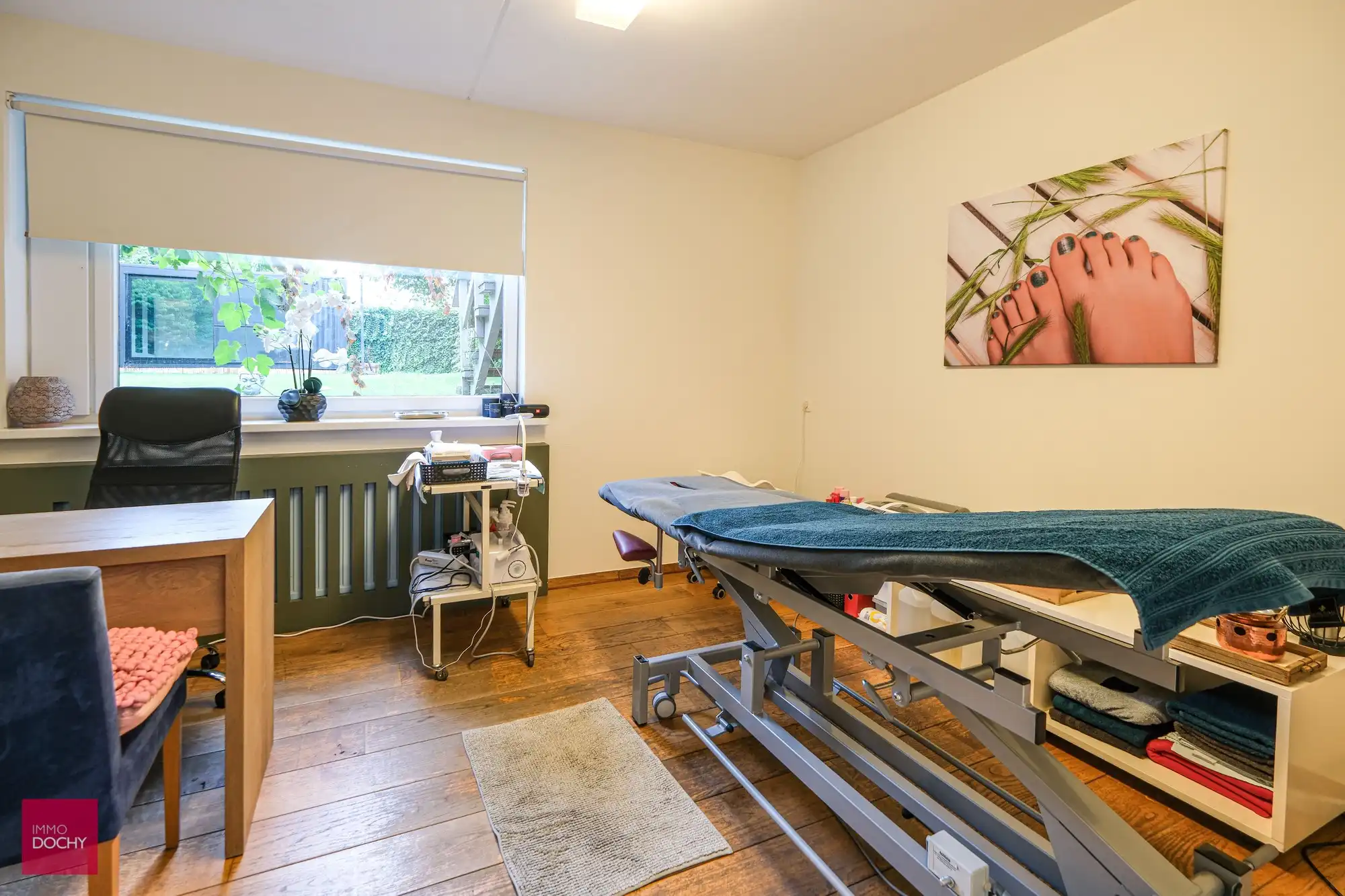 Ruime (groeps)praktijk of kantoor met woning foto 12