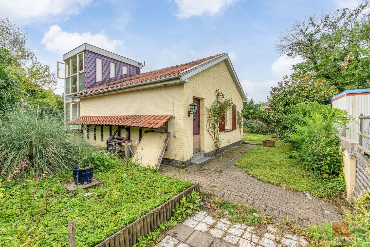 Gedeeltelijk gerenoveerde woning dat kan dienst doen als kangoeroe-woning. foto 24