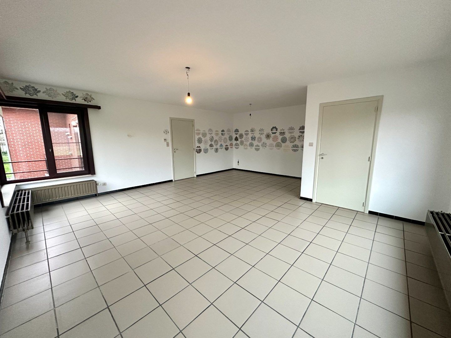 Halfopen woning met ruime tuin foto 4