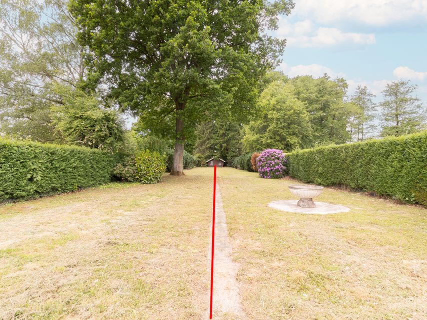 Halfopen gezinswoning met grote tuin in groene omgeving foto 18